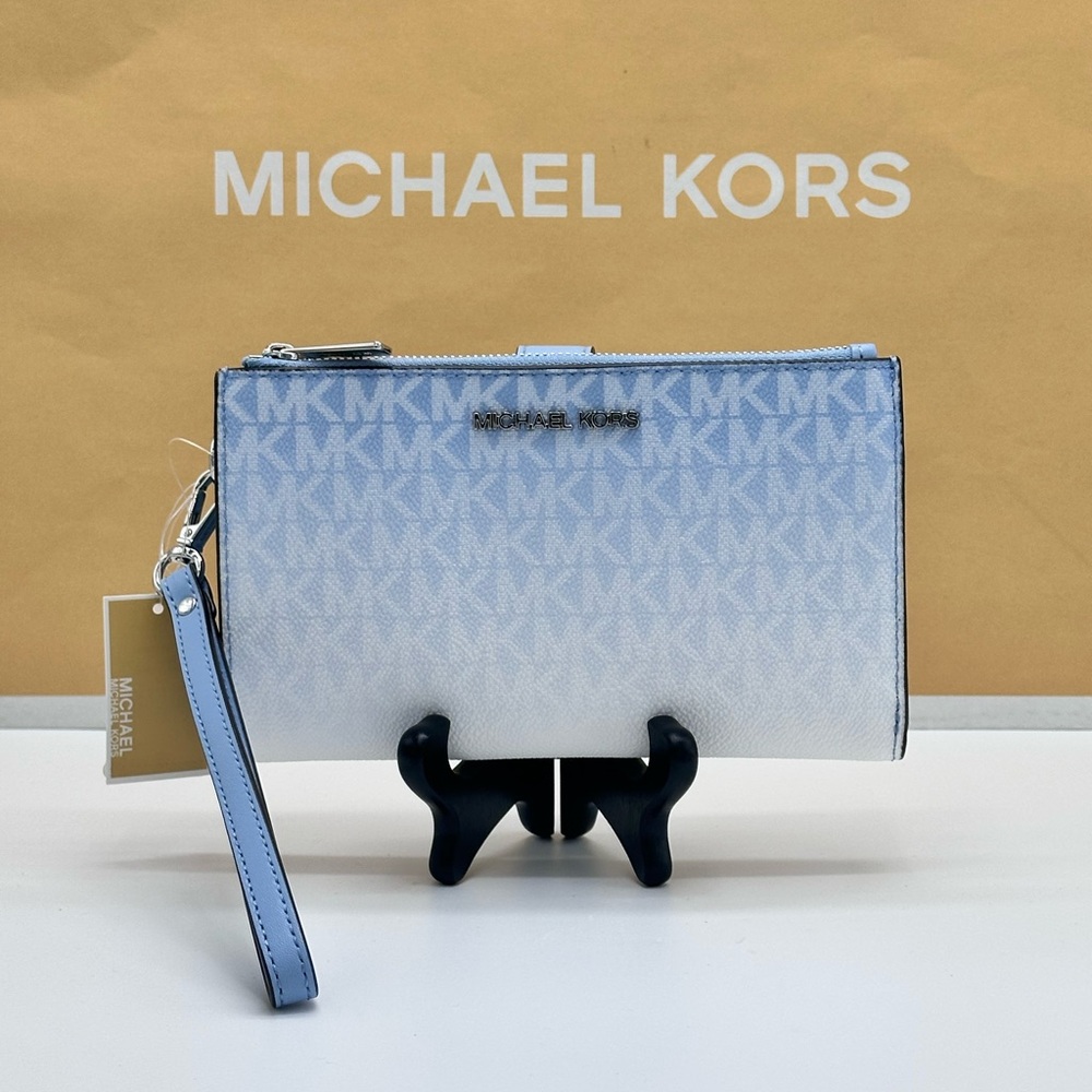 MICHAEL KORS 
Jet Set Large Ombré Logo Wristlet Lt Sky - Picture 2 of 16